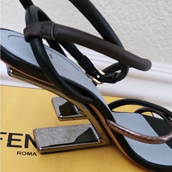 Fendi Wedge Heels Size 38.5 - Picture 5 of 7